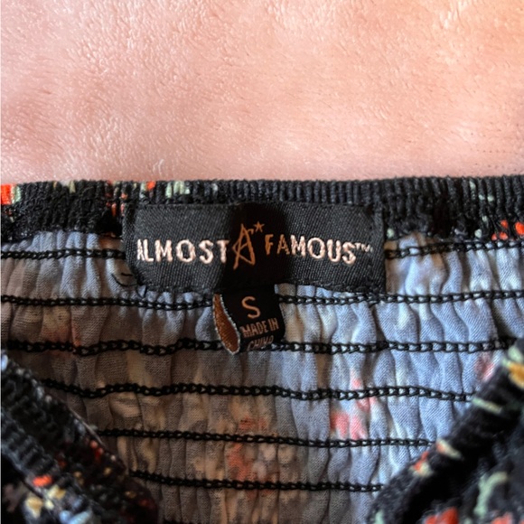 🌹 Floral Top 🌹SOLD - Picture 3 of 3